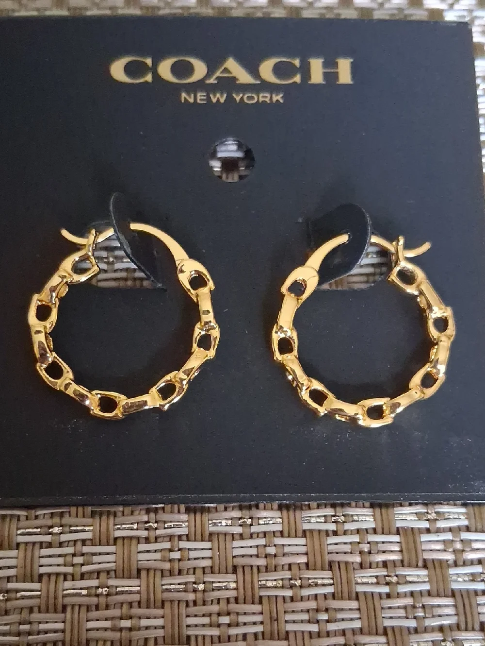 Coach Small Linked C Hoops NWT - Picture 2 of 8